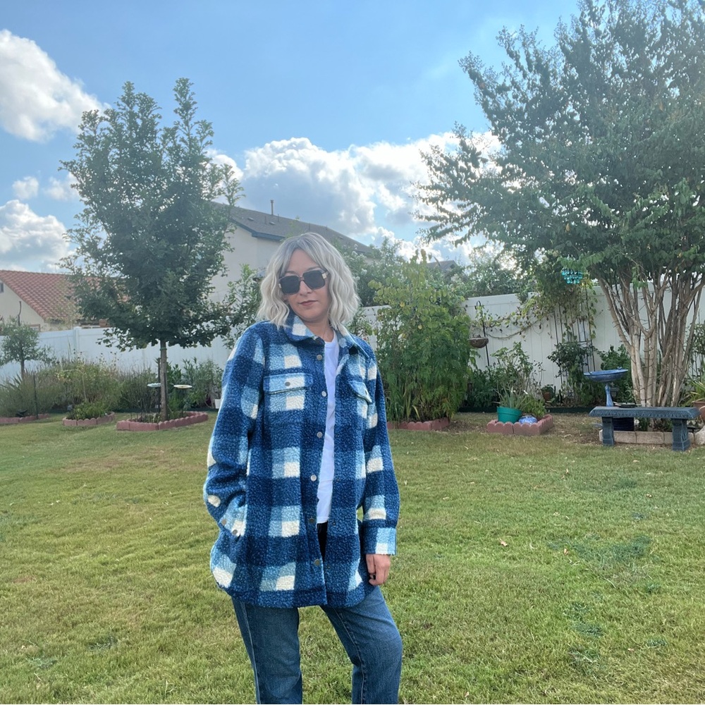 Soft surroundings blue plaid dealto shacket with pockets size medium - Picture 14 of 14